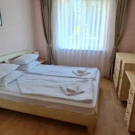 Stunning 1 Bedroom Apartment With Private Beach Apartment *