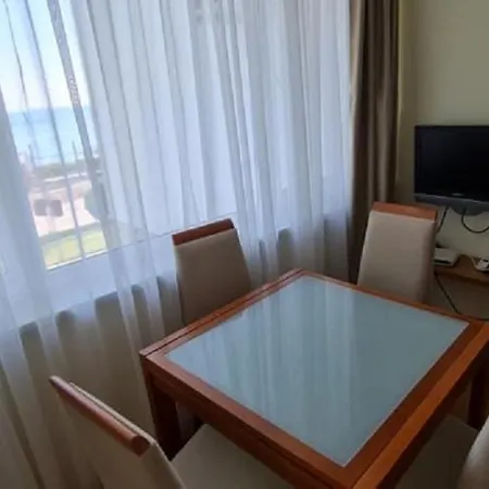 Apartment Stunning 1 Bedroom Apartment With Private Beach