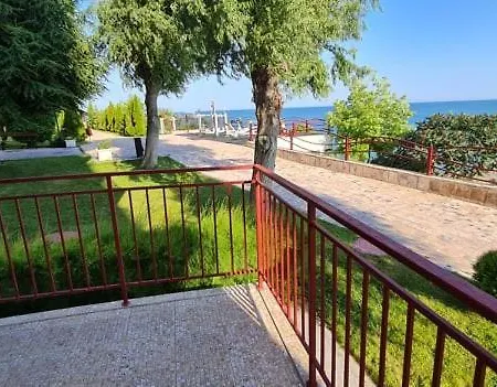 Apartment Stunning 1 Bedroom Apartment With Private Beach